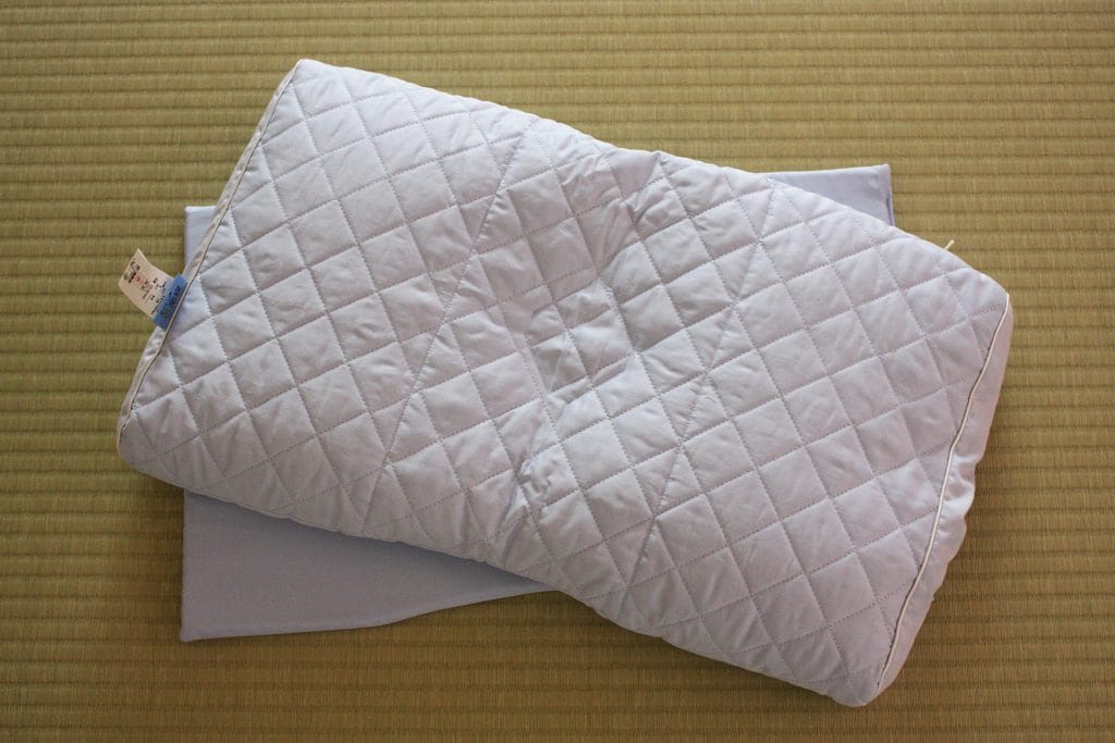 そば殻で高さを調整後の枕